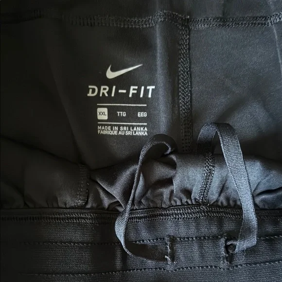 Nike Black Joggers with Drawstring Waistband and Tapered Fit - Picture 3 of 4